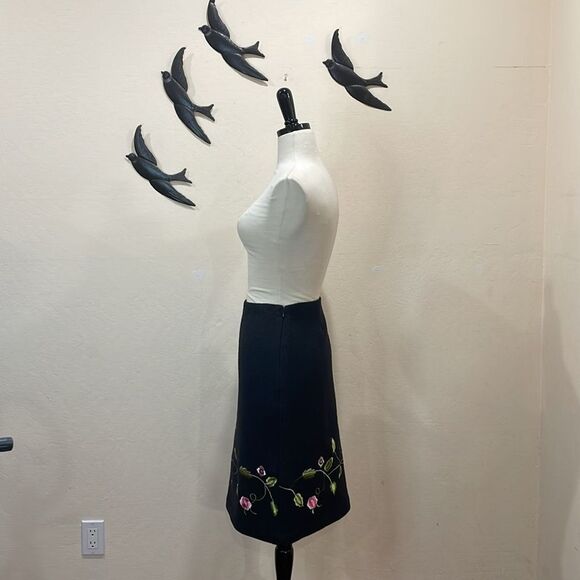 Tocca Black A-line Boucle Wool Blend Floral Embroidered Knee Length Skirt - 6 - Picture 2 of 12